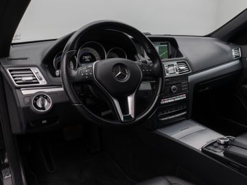 Fahrzeugabbildung Mercedes-Benz E 200 Cabrio LED Sitzhzg Navi PDC Tempomat Leder