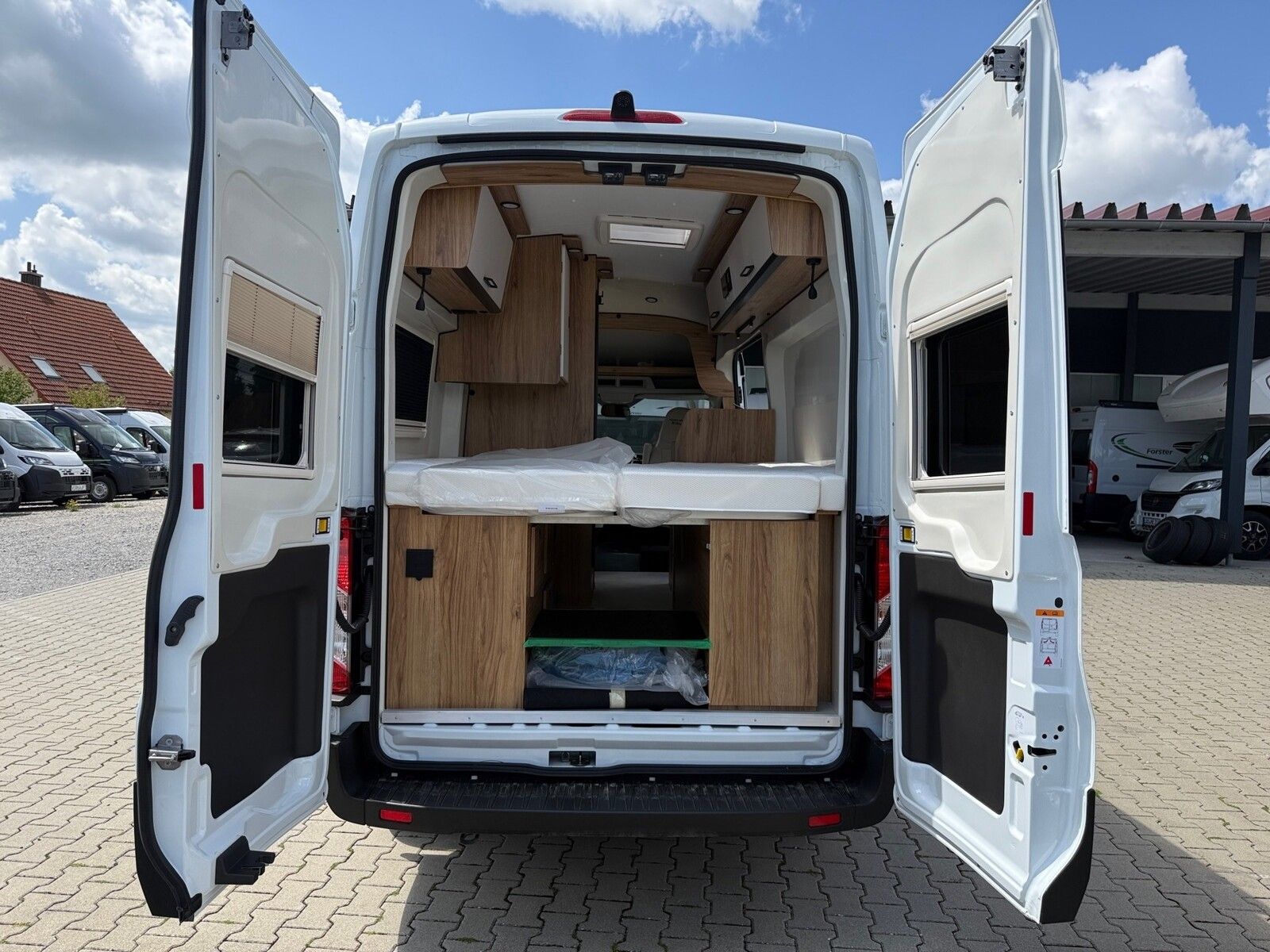 Fahrzeugabbildung Karmann Dexter 4x4 DE 570 AW Allrad 4x4, Rückfahrkamera