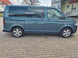 Volkswagen T5 Multivan - blaue Volkswagen T5 Multivan