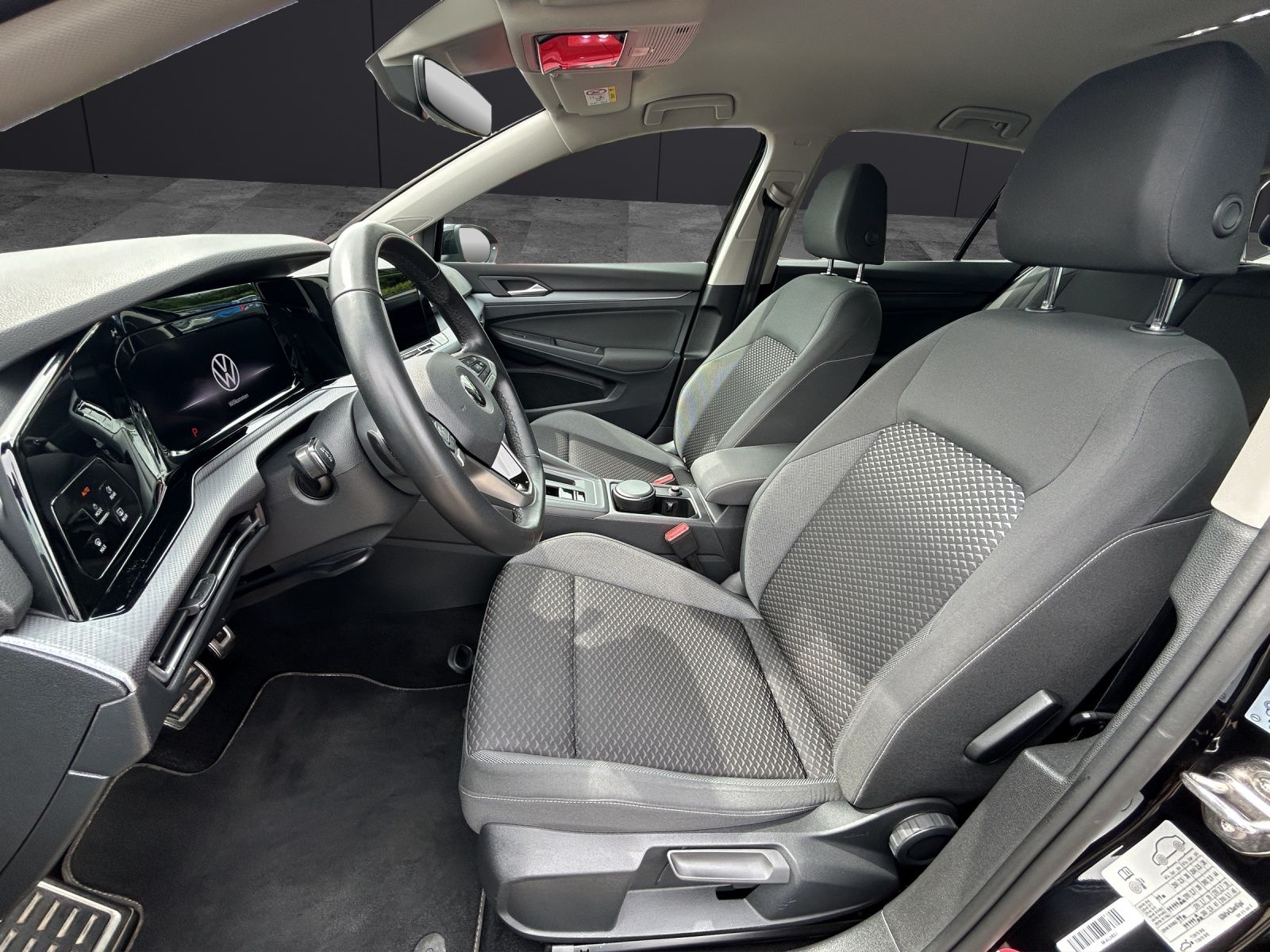 Fahrzeugabbildung Volkswagen Golf VIII TDI Active DSG LED Navi AHK ACC RFK SH