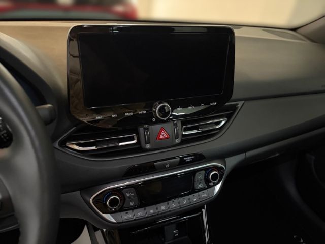 Fahrzeugabbildung Hyundai i30 cw Advantage Navi Digitales Cockpit LED ACC