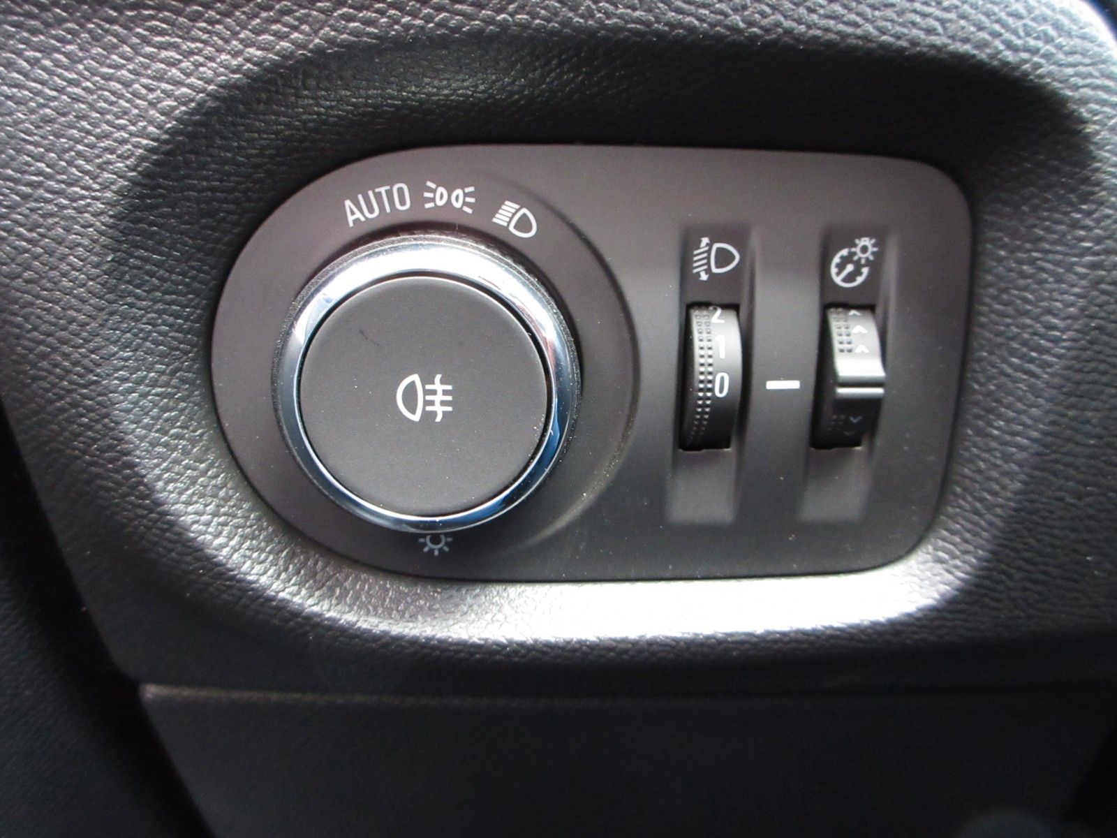 Fahrzeugabbildung Opel Corsa F Elegance 1.2T LED/NAVI/PDC/ALU