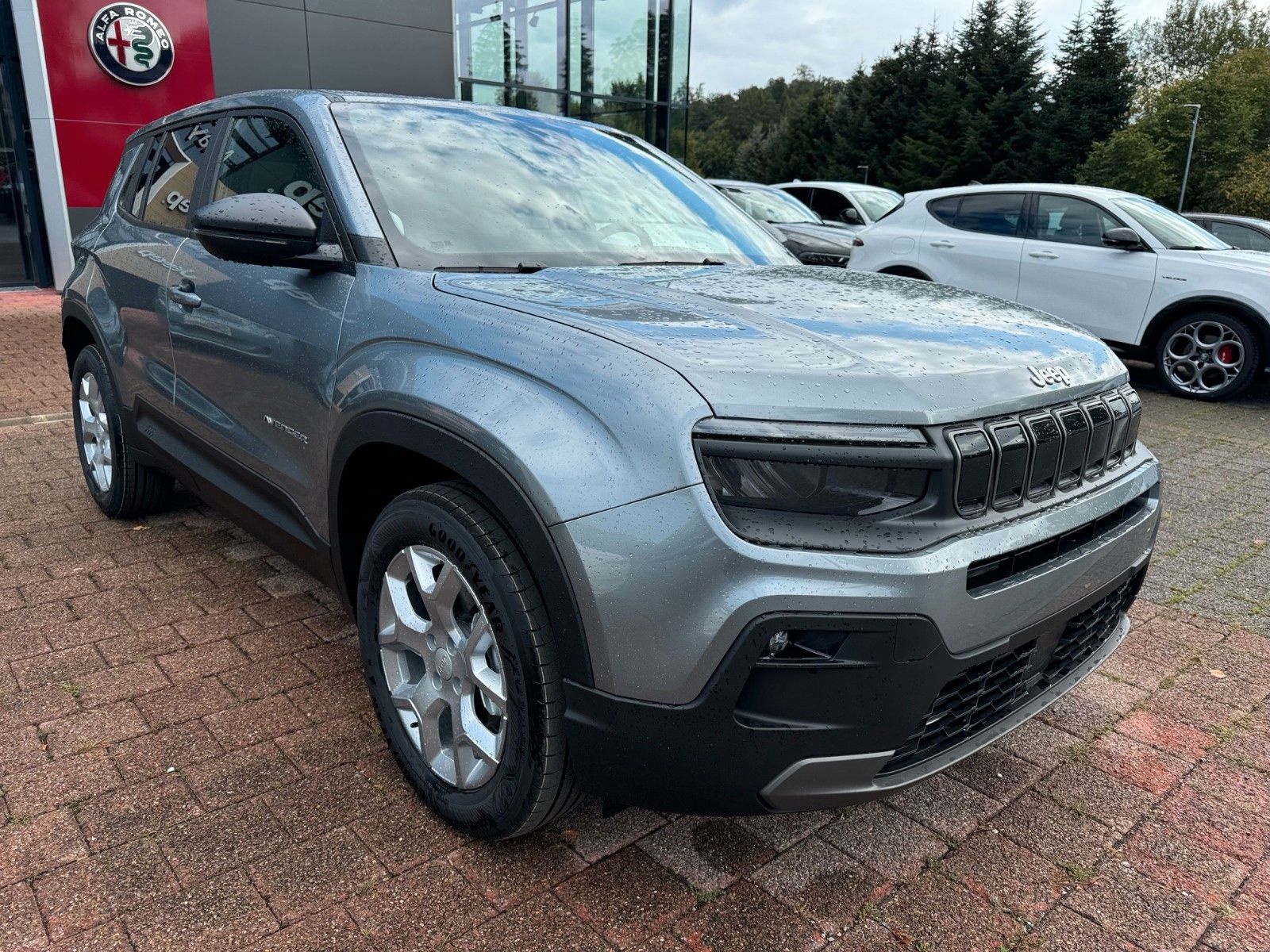 Fahrzeugabbildung Jeep AVENGER BENZINER MY24-LONGITUDE KAMERA SITZHZG.