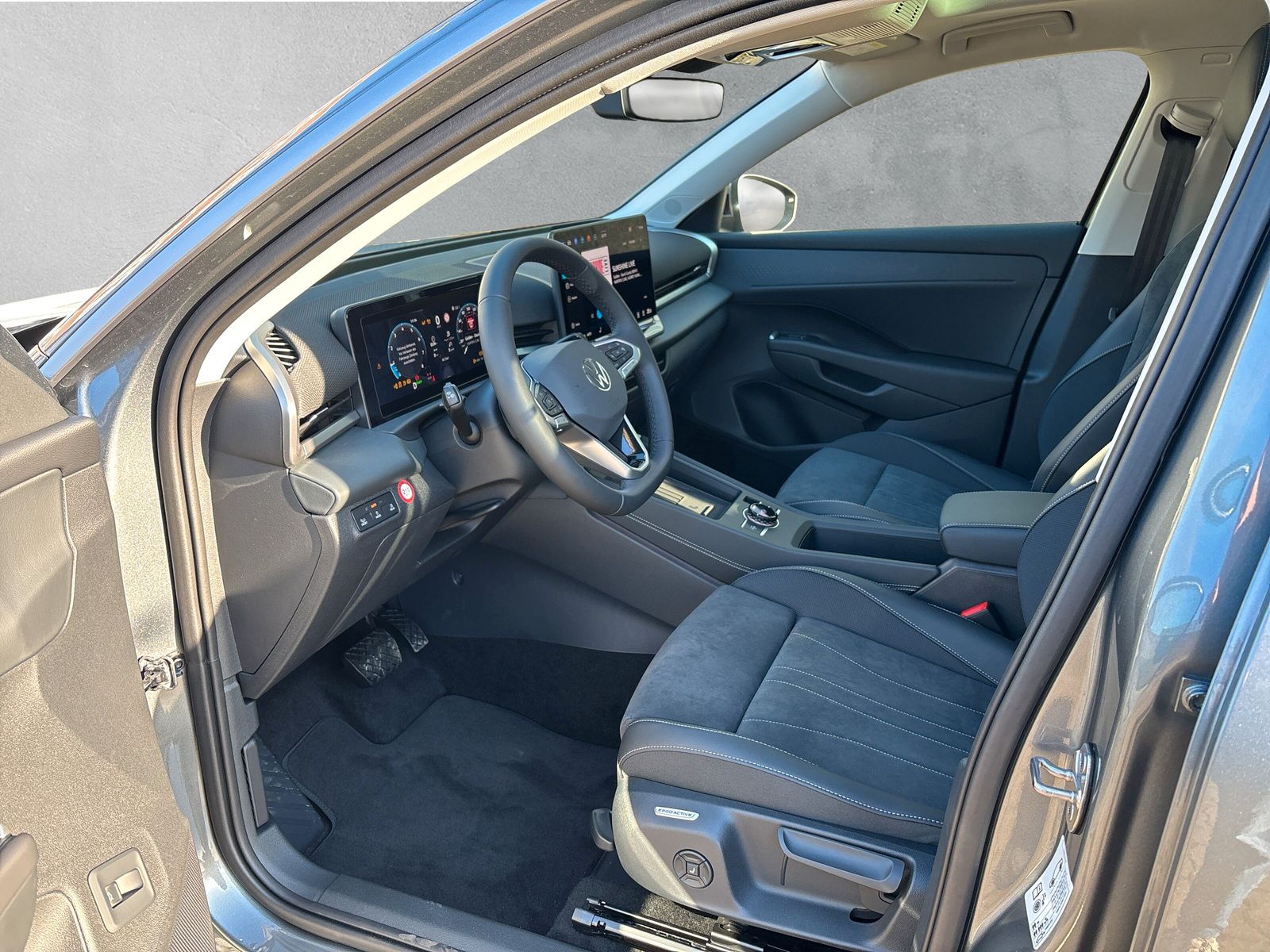 Fahrzeugabbildung Volkswagen T-Roc Style 1.5 eTSI 110kw 7-Gang DSG WR