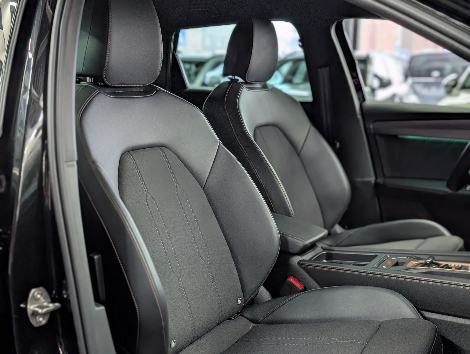 Fahrzeugabbildung CUPRA Leon 1.5 e-Hybrid PLUG-IN LED INTELIG-DRIVE EDGE