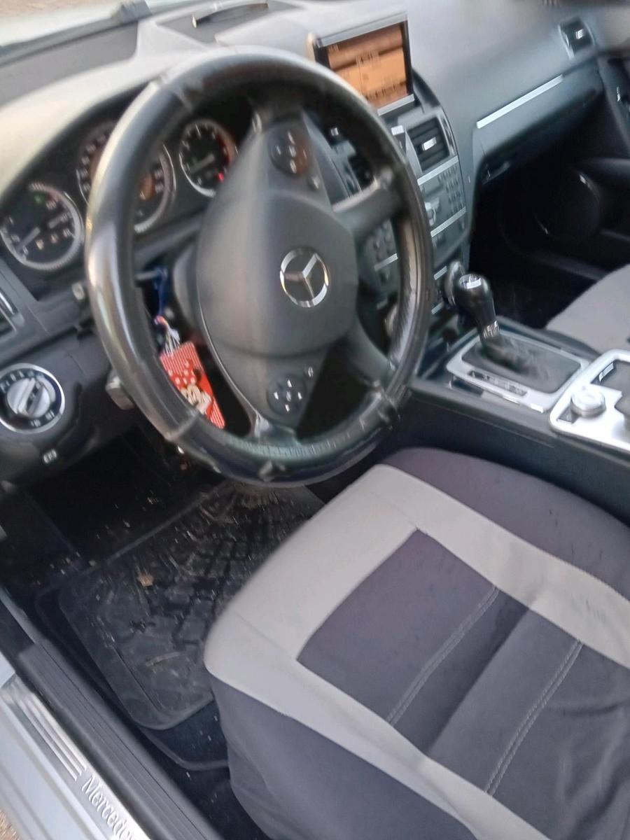 Mercedes-Benz 220 2009 — photo 10