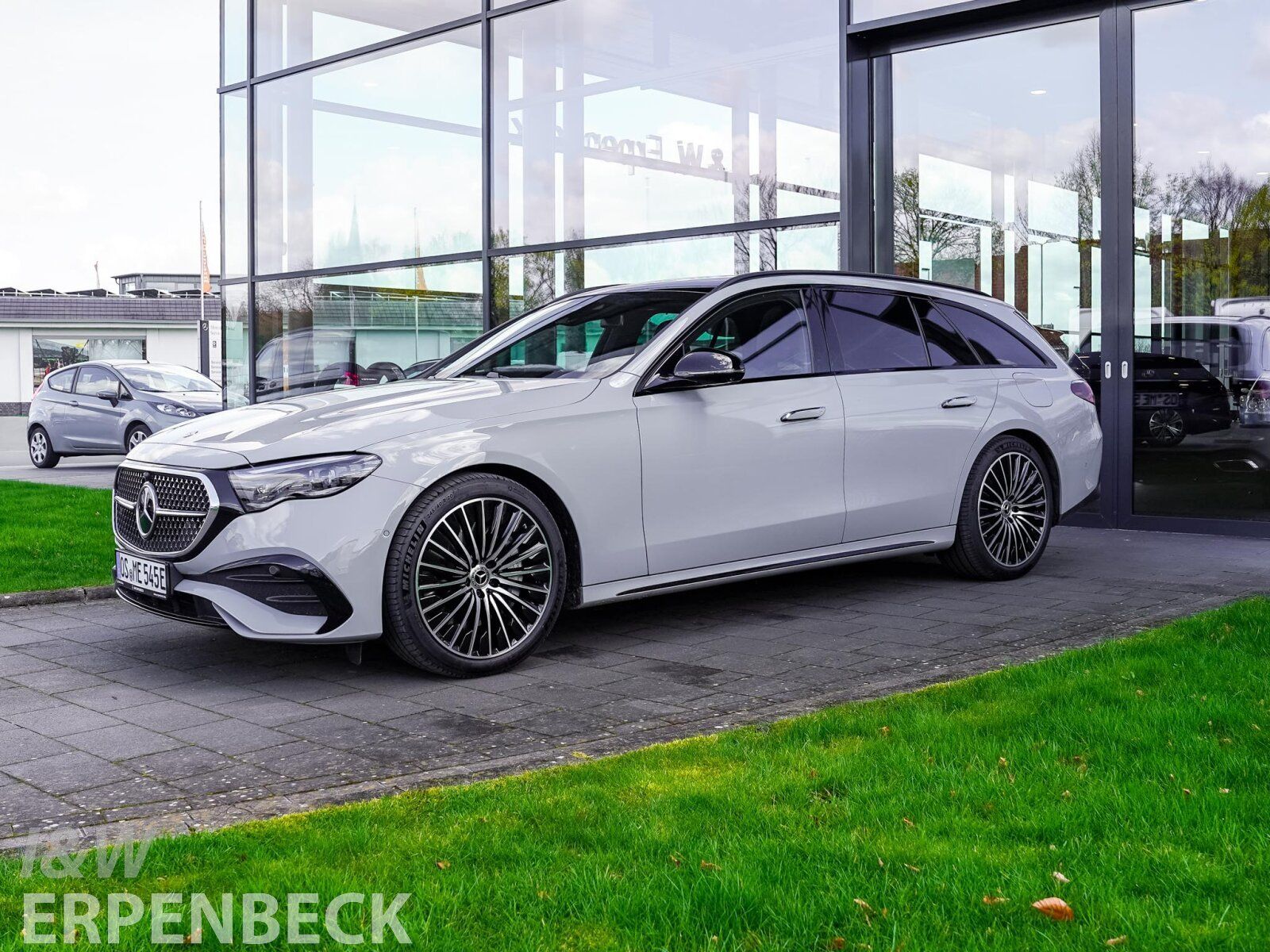 Fahrzeugabbildung Mercedes-Benz E 300de 4M AMG Distronic HeadUp AHK DigitalLight