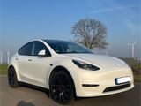 Tesla Model Y Performance, Anhängerkuppl, Winterräder