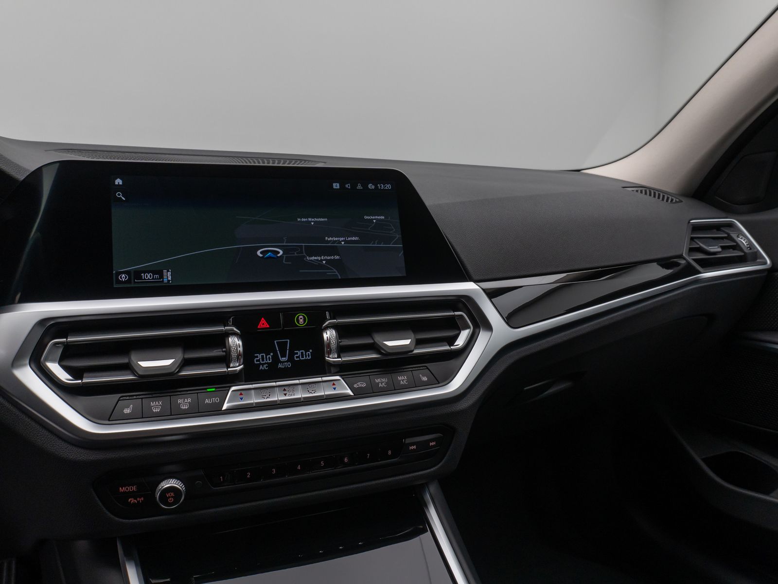 Fahrzeugabbildung BMW 320e Kamera DAB HiFi Lenkradheizung Alarm Parkas