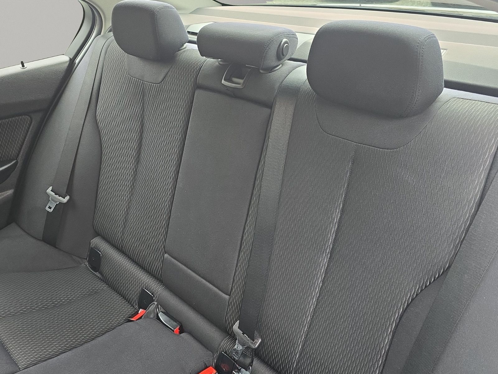 Fahrzeugabbildung BMW 320 i+NAVI BUSINES+PDC+SHZ