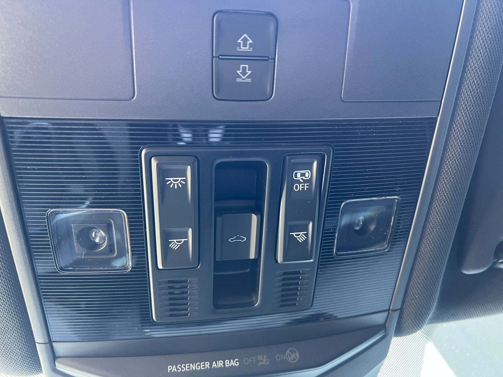 Fahrzeugabbildung Volkswagen T-Roc R-Line 1.5 TSI DSG *AHK, Pano, Black Style