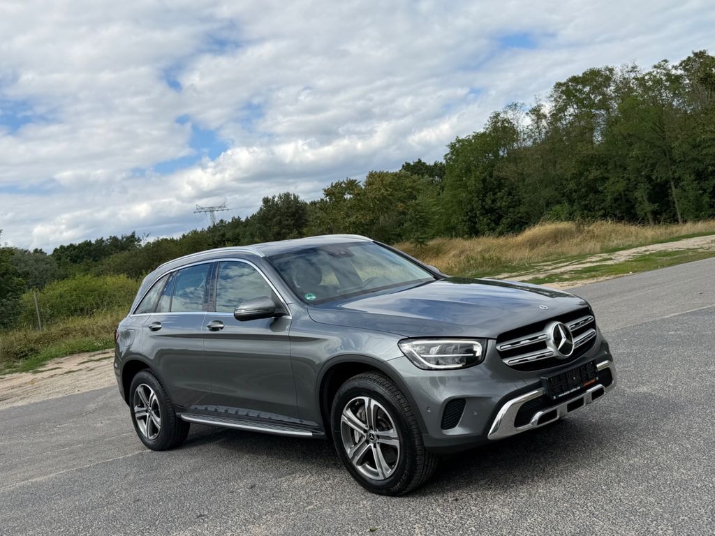 Image of Mercedes-Benz GLC 300
