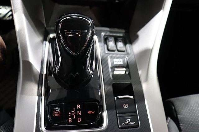 Eclipse Cross Plus SELECT Black Hybrid 4WD KAMER