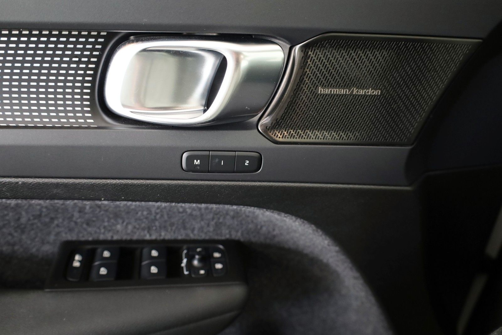 Fahrzeugabbildung Volvo XC40 Pro 78KWH AWD Leder,Navi,PanDach,Autopilot