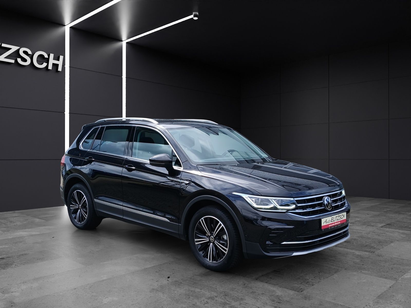 Fahrzeugabbildung Volkswagen Tiguan TSI Elegance DSG Matrix AHK Navi AID ACC