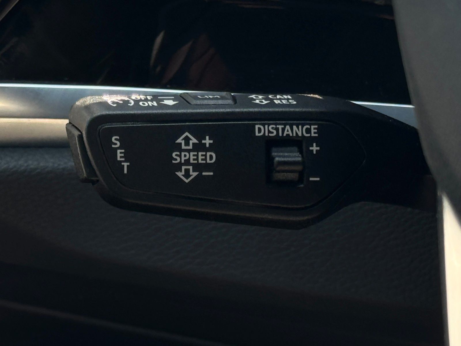 Fahrzeugabbildung Audi Q3 45 TFSI e S tronic basis Ambiente Sonos Pano