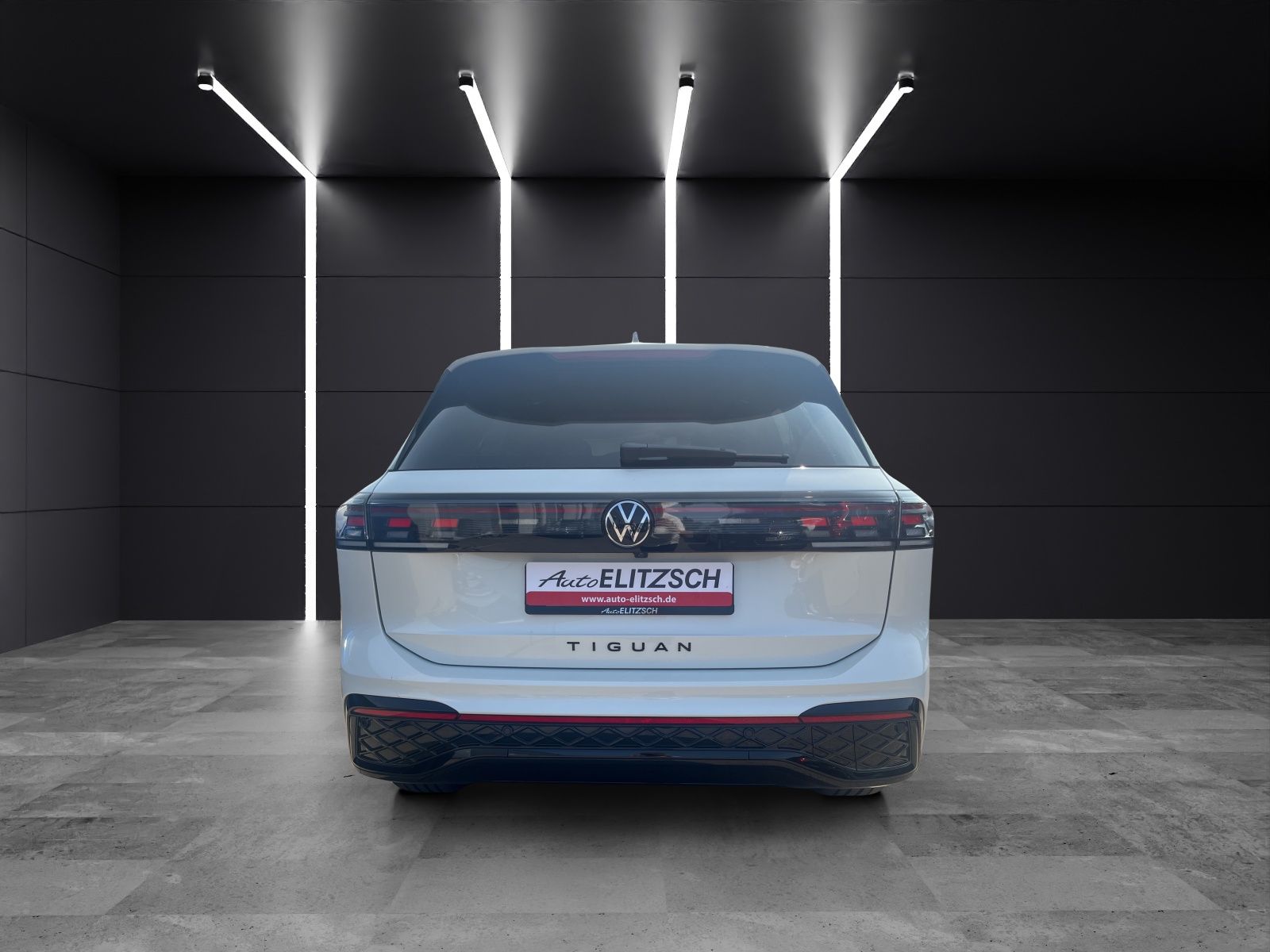 Fahrzeugabbildung Volkswagen Tiguan TDI R-Line 4M DSG MATRIX AHK PANO 20" NAV