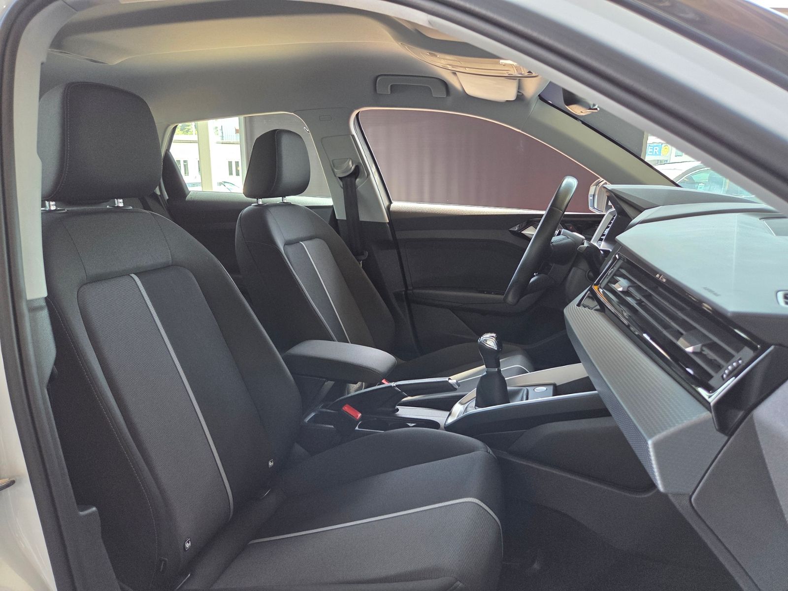 Fahrzeugabbildung Audi A1 citycarver 30 TFSI LED GRA NAV PDC SHZ ALU