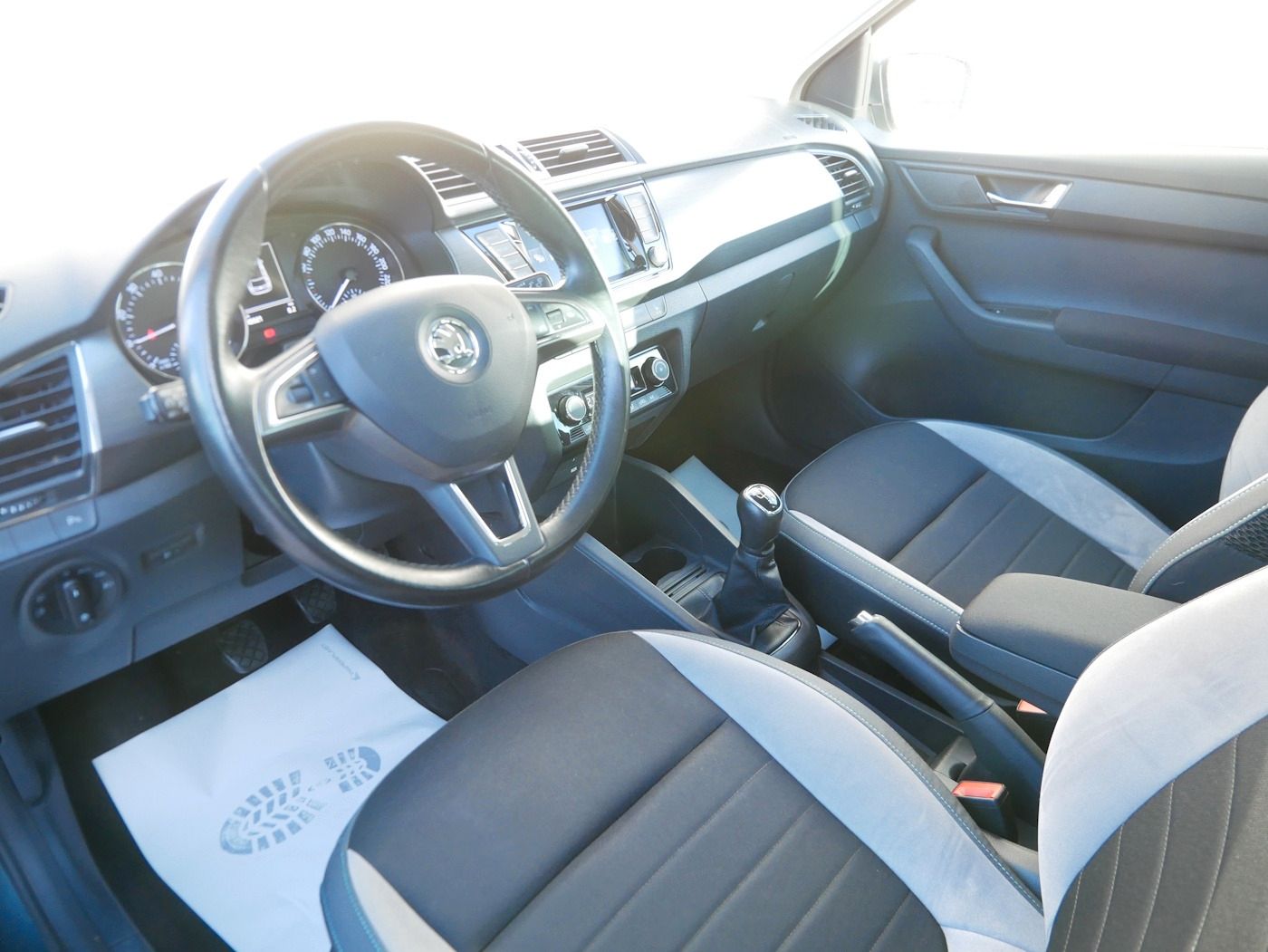 Fahrzeugabbildung SKODA Fabia Combi 1.2 TSI Joy PDC SHZ NSW Klimaautom.