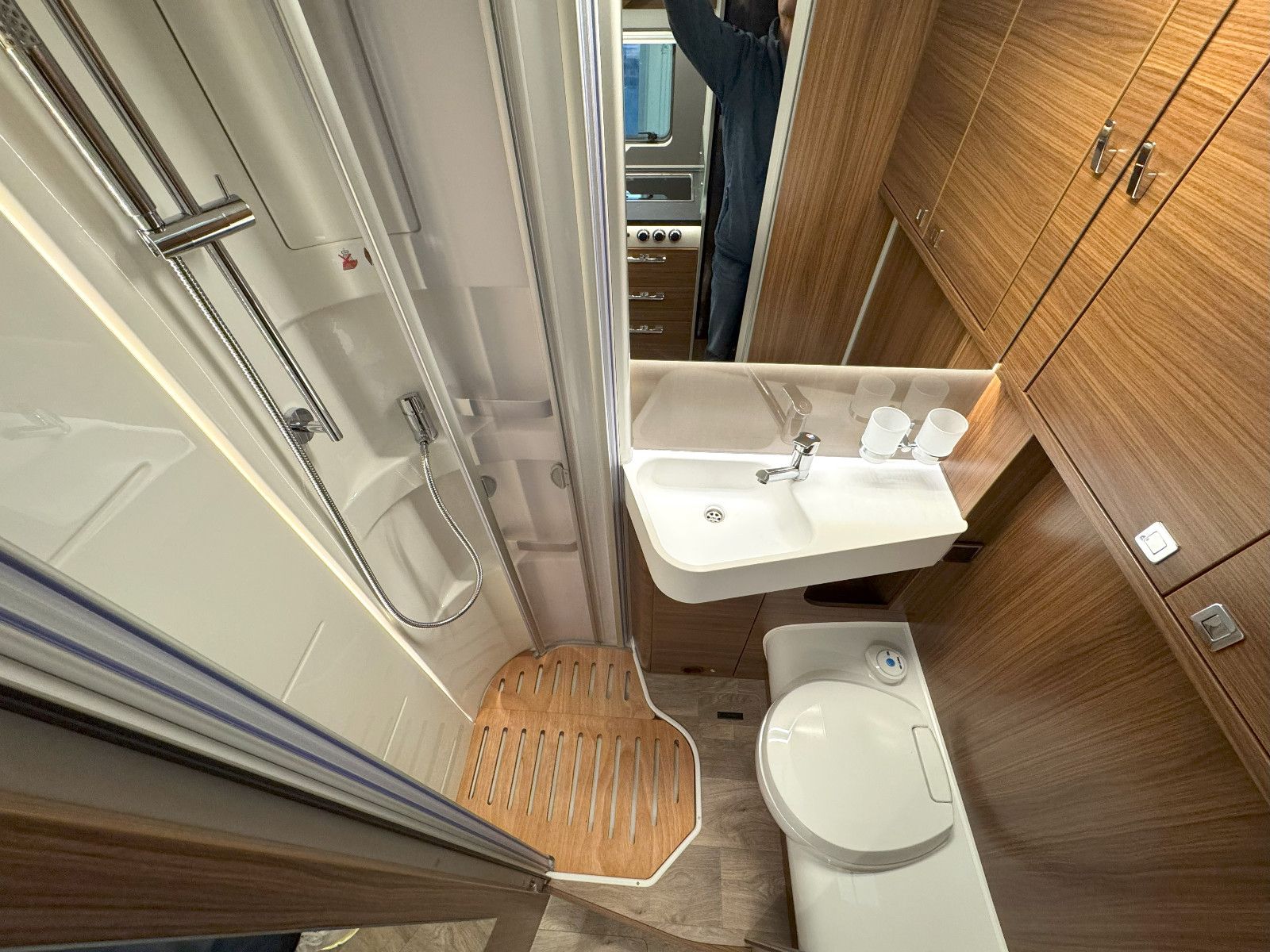 Fahrzeugabbildung HYMER / ERIBA / HYMERCAR BMC-I 600 White Line Sie sparen: 28.331€!
