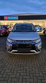 Mitsubishi Outlander 2.4 MIVEC PLUG-IN HYBRID 4WD Basis... - Mitsubishi Outlander in Bielefeld