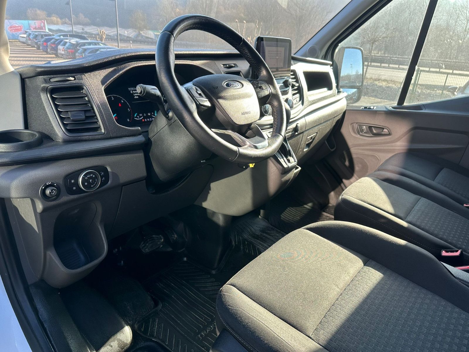 Fahrzeugabbildung Ford TRANSIT 350 L3H2 *AUTOM*LADEFLÄCHE klimatisiert