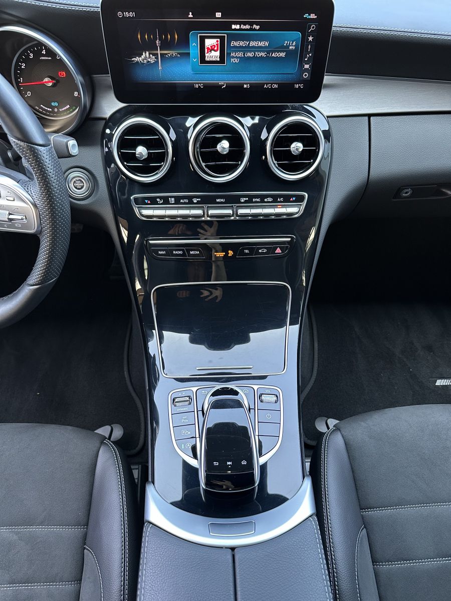 Fahrzeugabbildung Mercedes-Benz C 300 4M AMG-Line NAV+LED+KAMERA+CARPLAY+19ZO+1H