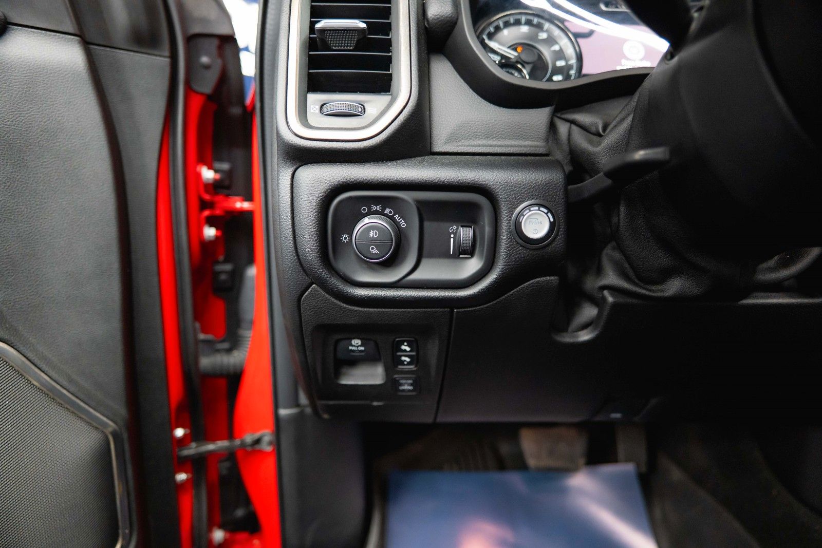 Fahrzeugabbildung Dodge RAM 5.7 V8 HEMI 4x4 REBEL AXLE LOCK LPG Pano ACC