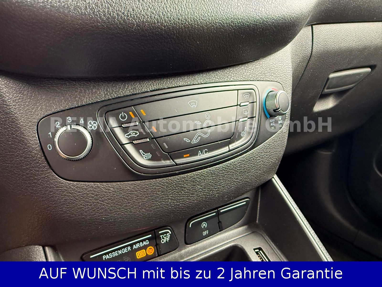 Fahrzeugabbildung Ford Transit Courier, Klima, Winterpaket, Navi