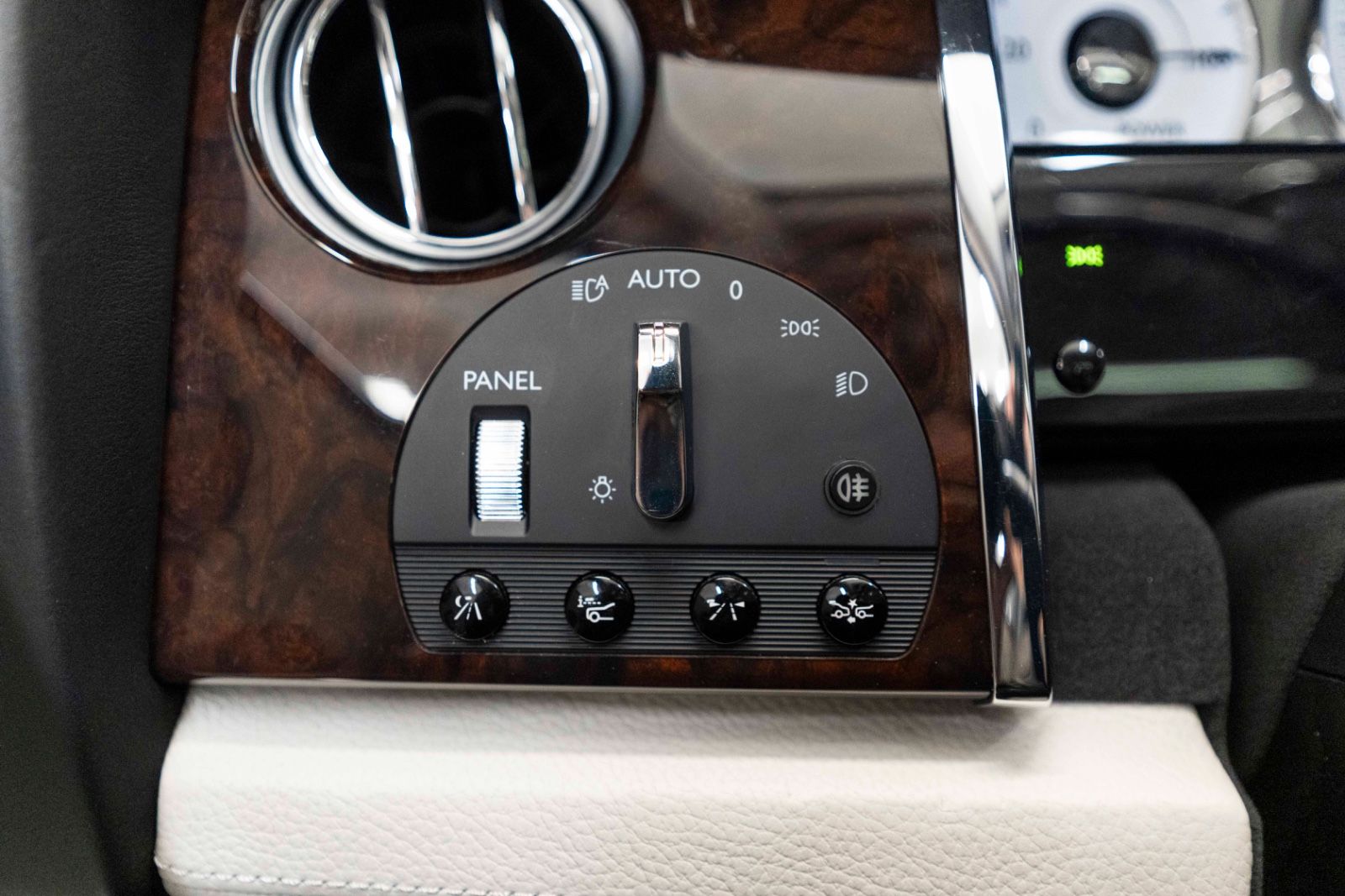 Fahrzeugabbildung Rolls-Royce Ghost V12 TWO TONE FACELIFT STERNHIMMEL KÜHLBOX