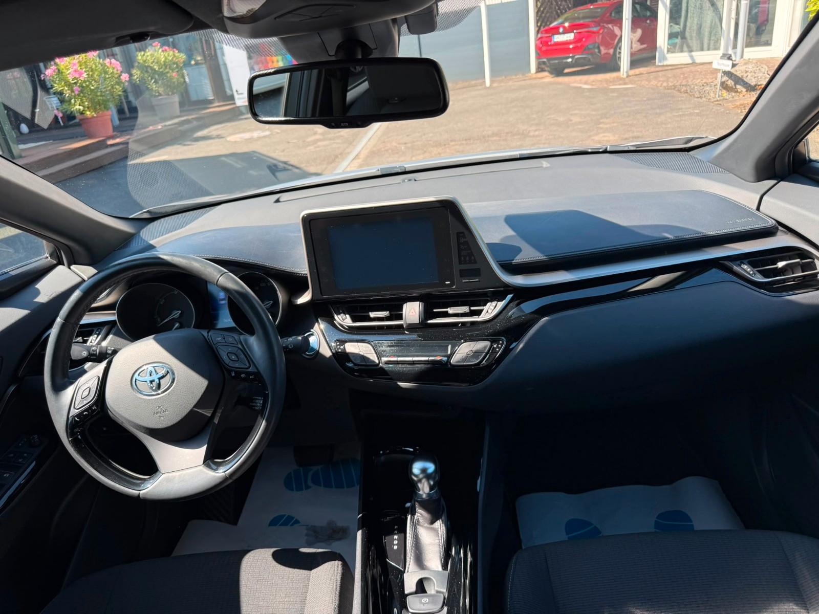 Toyota C-HR Hybrid Team D