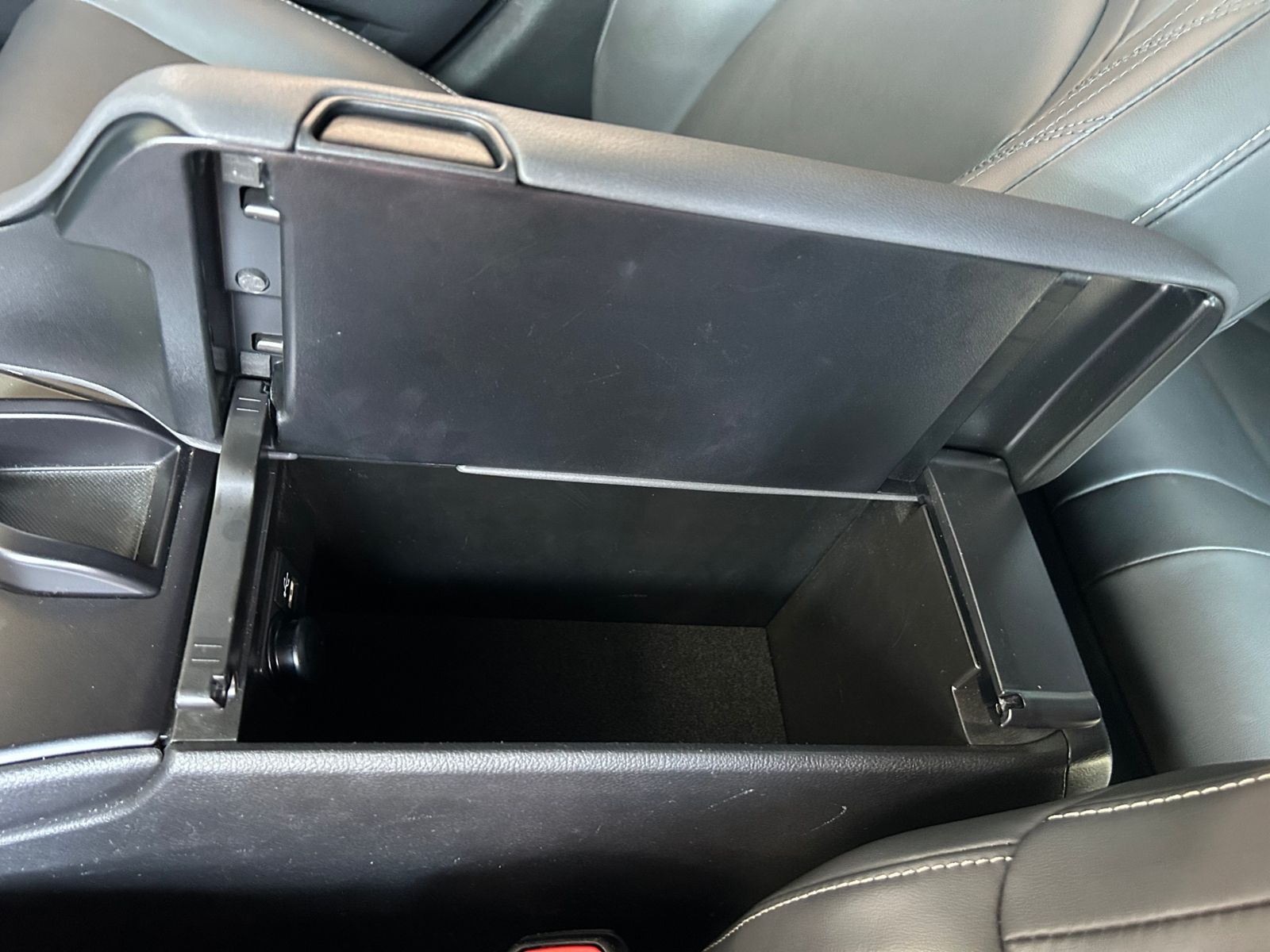 Fahrzeugabbildung Lexus UX 250 h F Sport HUD LED NAV RFK SHZ ALU