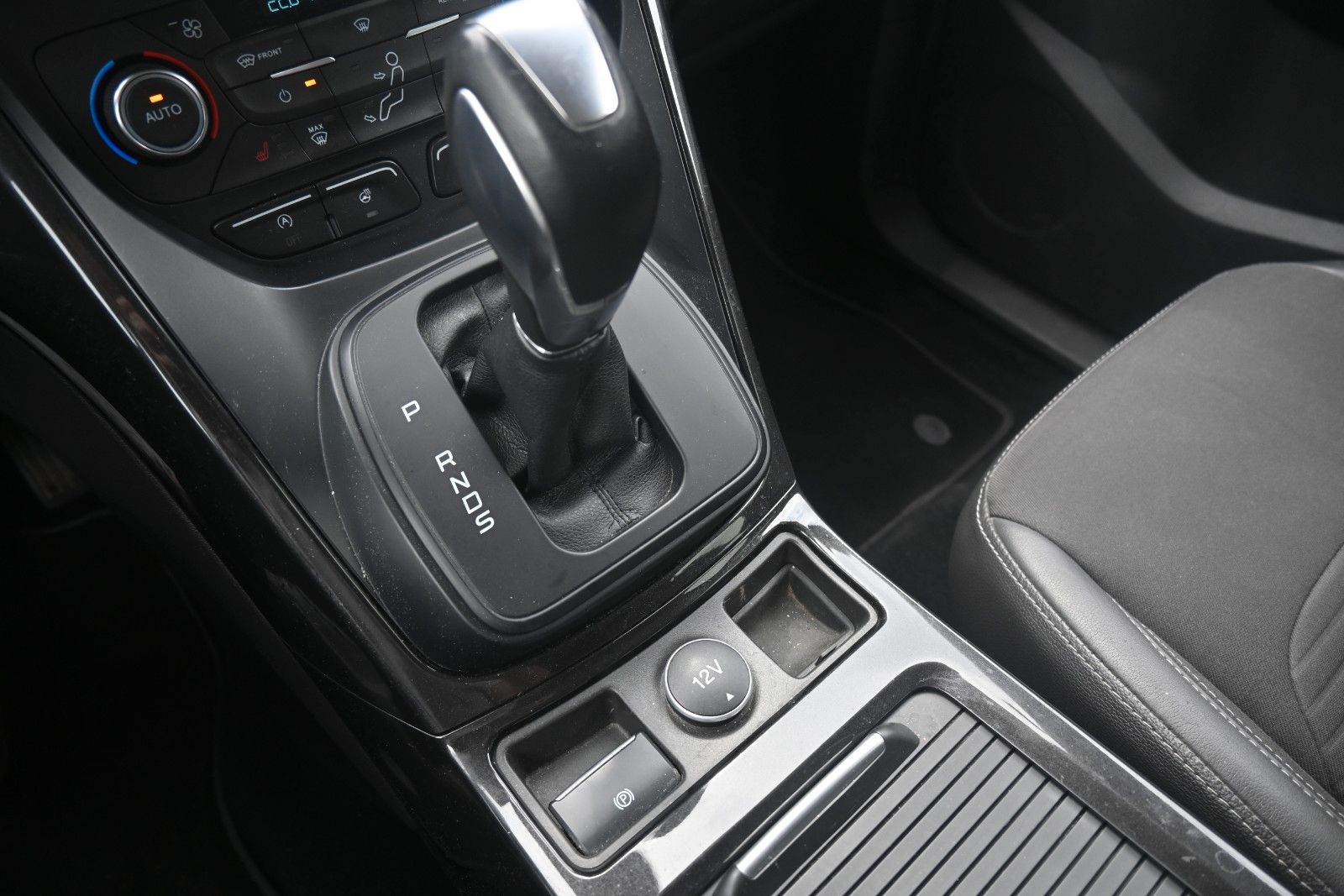 Fahrzeugabbildung Ford Kuga  2.0 TDCi Autom. 4x4 Titanium*FSHZG*RFK*AHK