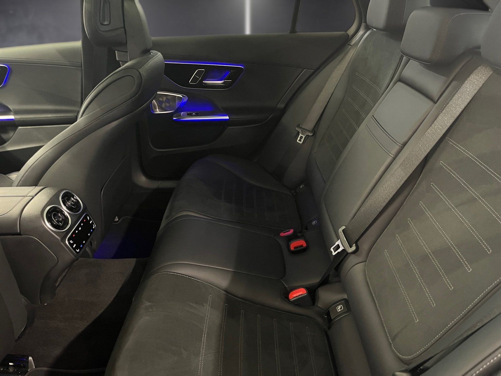 Fahrzeugabbildung Mercedes-Benz C 200 T AMG PLUs*Pano*HUD*AHK*Distro*Night*360°*