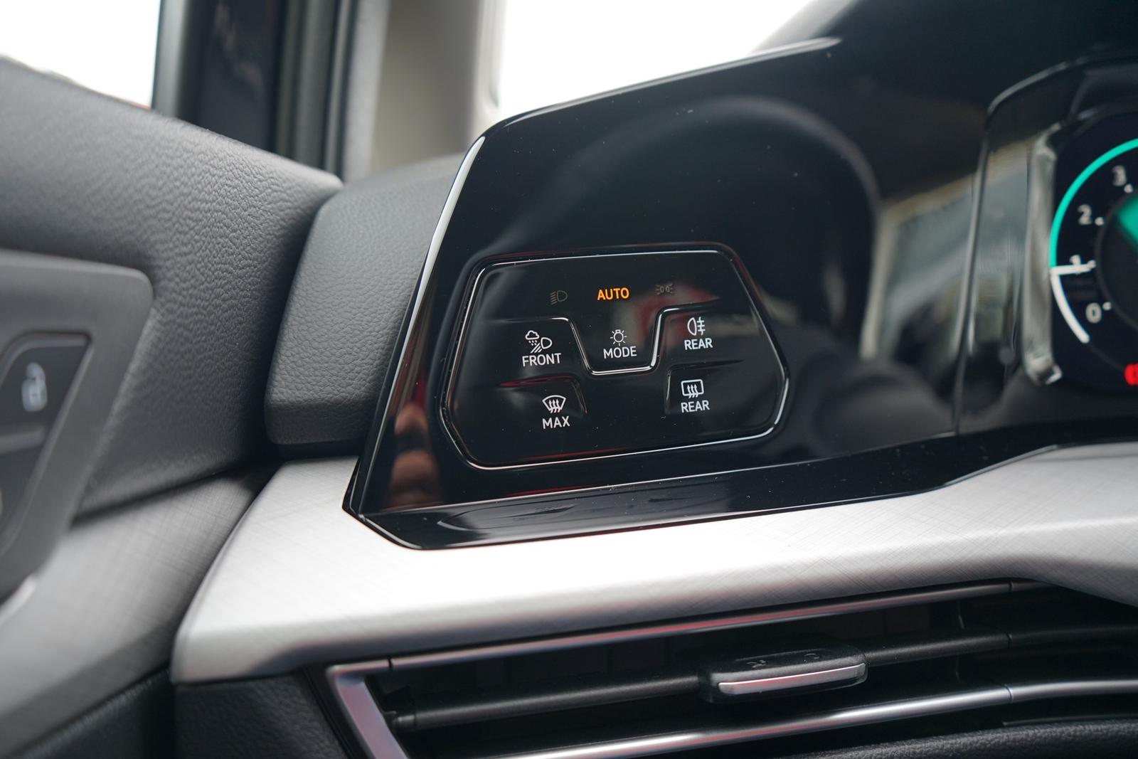 Volkswagen Golf VIII 1.5 eTSI DSG Style LED Navi HarmanKard, миниатюра 26
