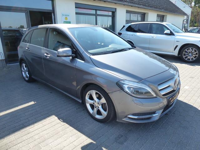 Mercedes-Benz B 180