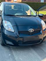 Toyota Yaris sehr sparsam günstig steuern - : Kleinwagen, Guenstig