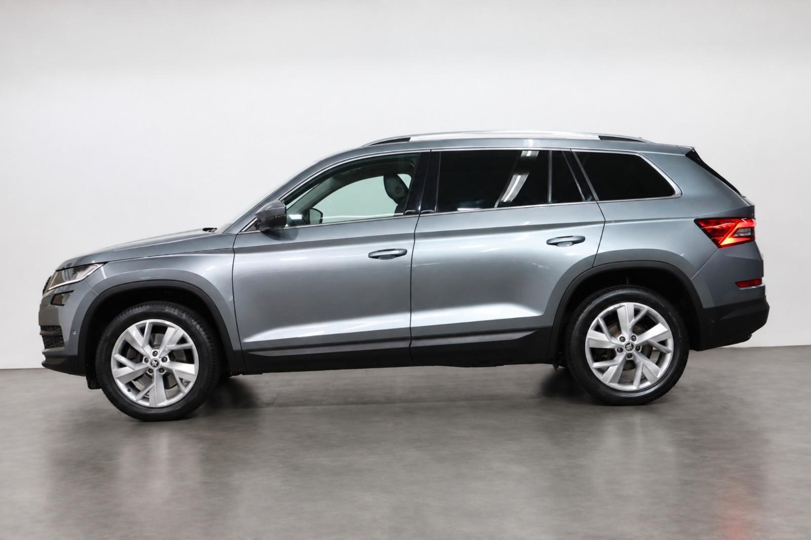 Skoda Kodiaq Style 4x4*7SITZER*PANO*360°*ACC*APPLE*AHK