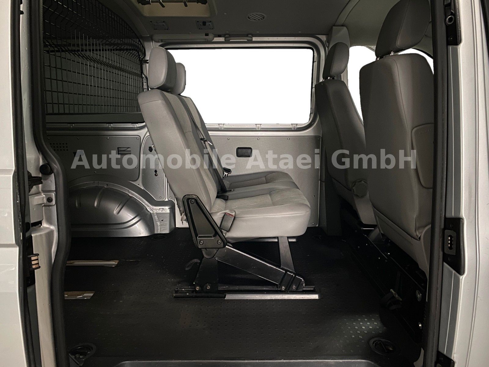 Fahrzeugabbildung Volkswagen T5 Transporter TDI Kombi *Behörde/Camper* (1263)