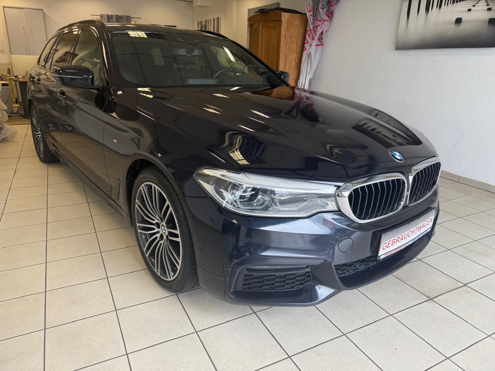 Fahrzeugabbildung BMW 540i Touring xDrive M /1.HAND/ SCHECKHEFT