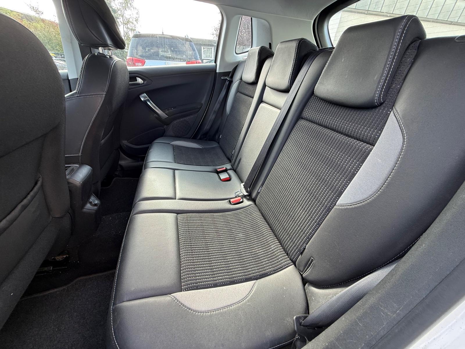 Peugeot 2008 2015 — photo 16