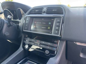 Jaguar F-Pace - 12
