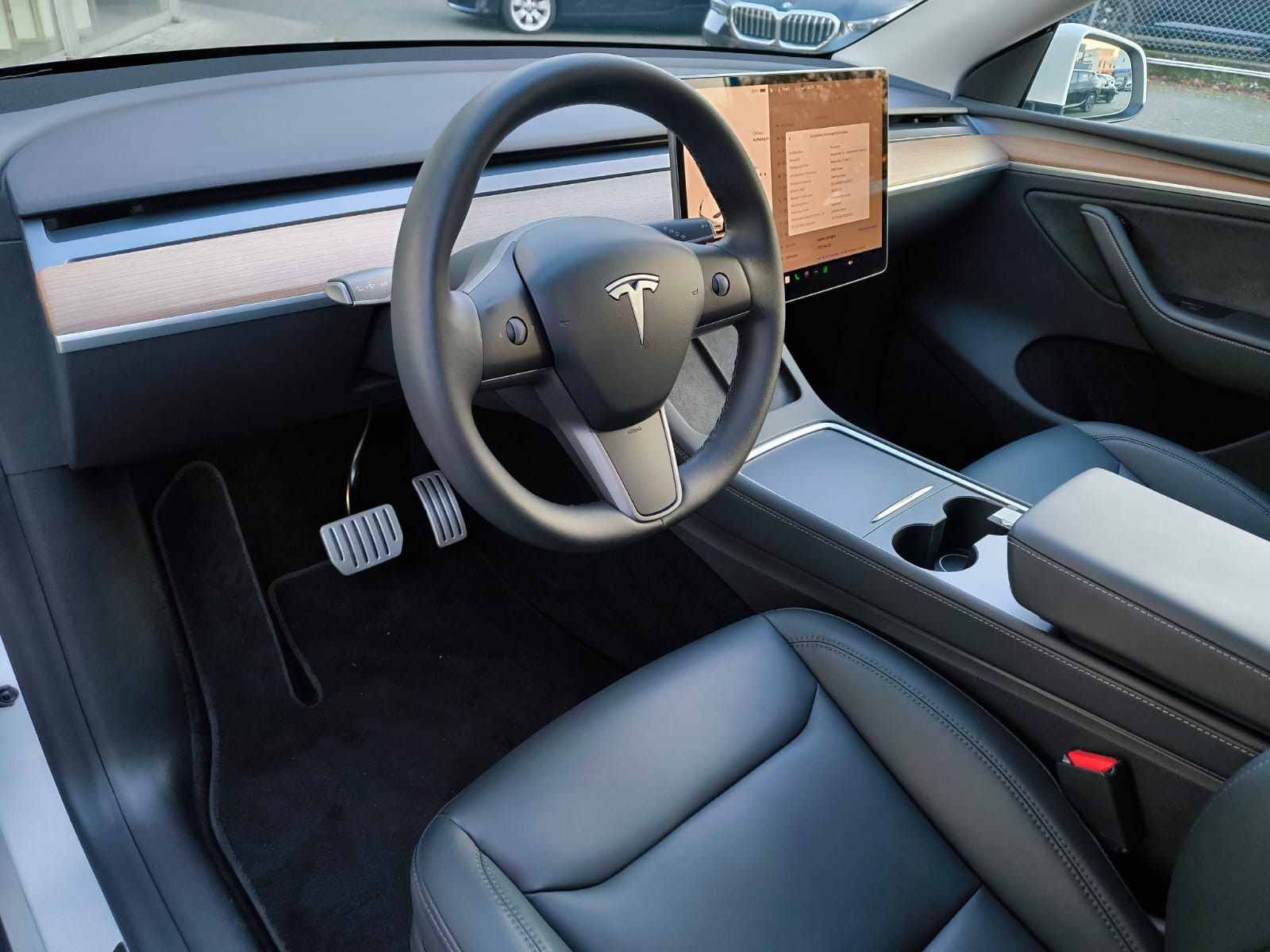 Fahrzeugabbildung Tesla Model Y PERFORM AWD PANO+NAVI+STDHZ+LED+ACC+360+