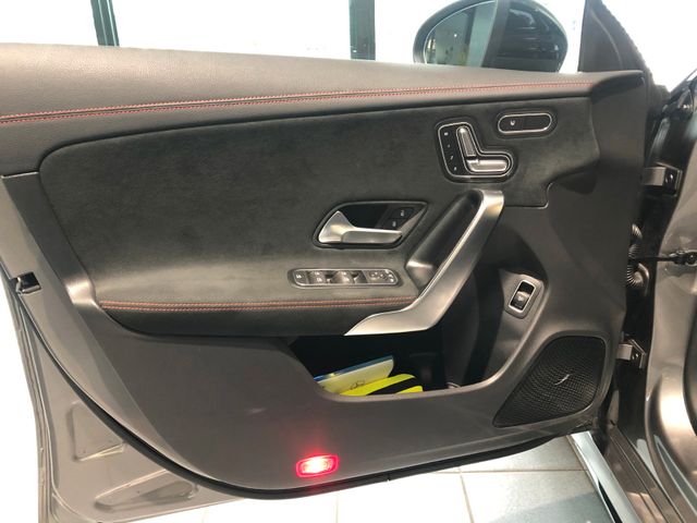 Fahrzeugabbildung Mercedes-Benz CLA 35 AMG 4M Coupe Night/Multibeam/Distronic