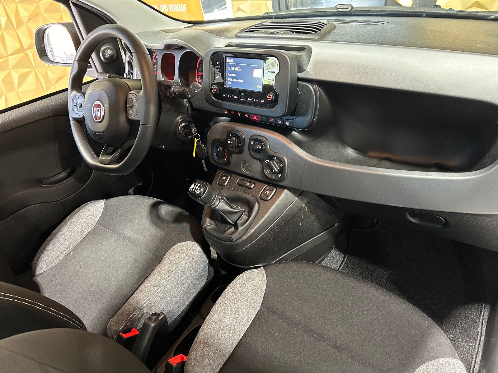Fahrzeugabbildung Fiat Panda Base/KLIMA/4-TÜRER/DAB/ALLWETTER