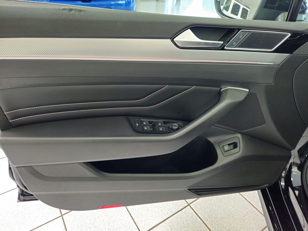 Volkswagen Passat Variant Elegance 4M R-line*PANO*HUD*STHZG