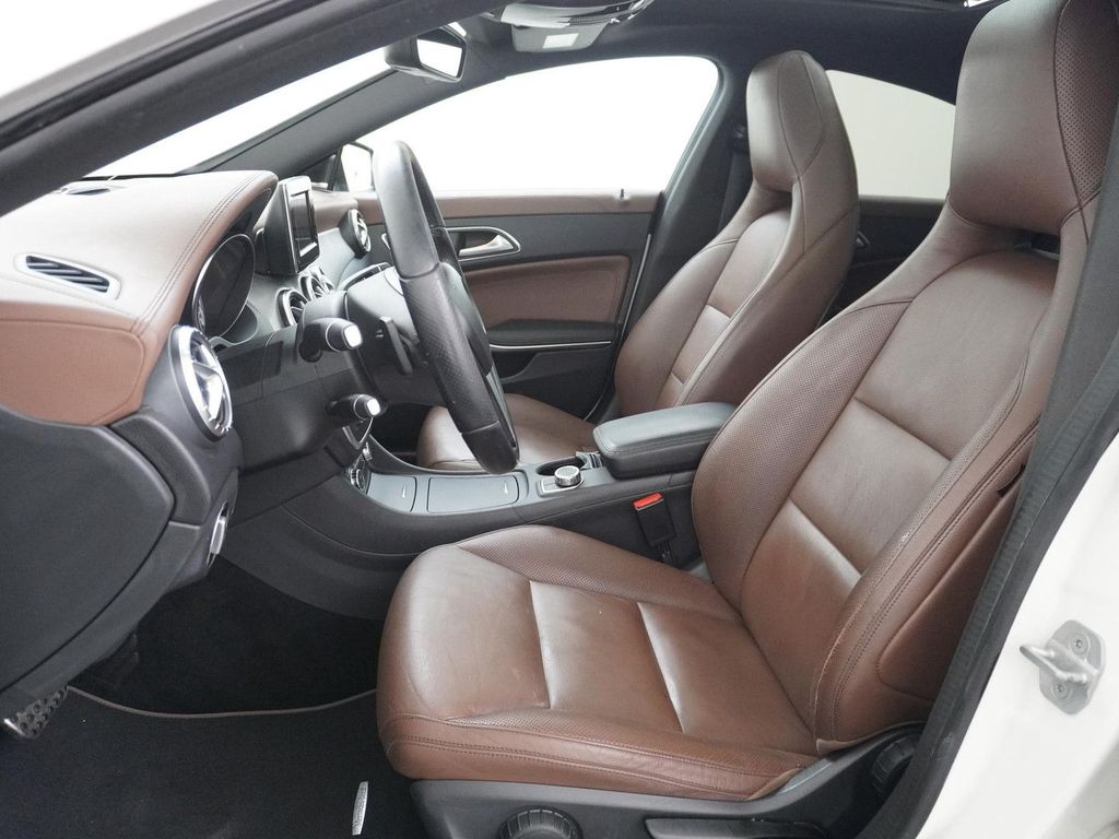Mercedes-Benz CLA 200 Prestige AMG Styling panorama dach Leder