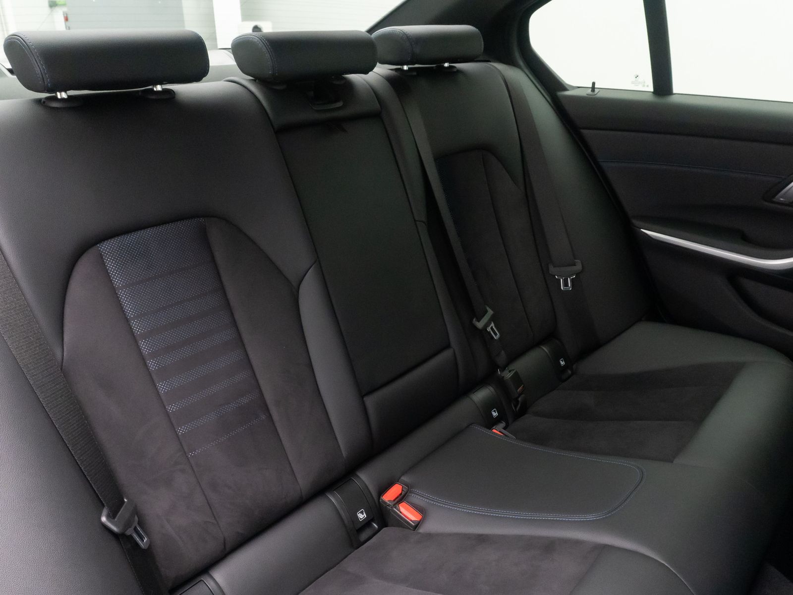 Fahrzeugabbildung BMW 320e M Sport DAB PDC Widscreen Individual 18Zoll