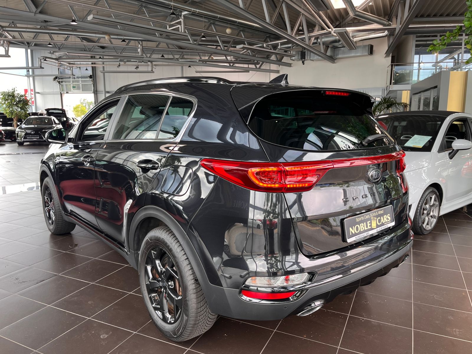 Fahrzeugabbildung Kia Sportage Black Edition 4WD JBL LED NAVI