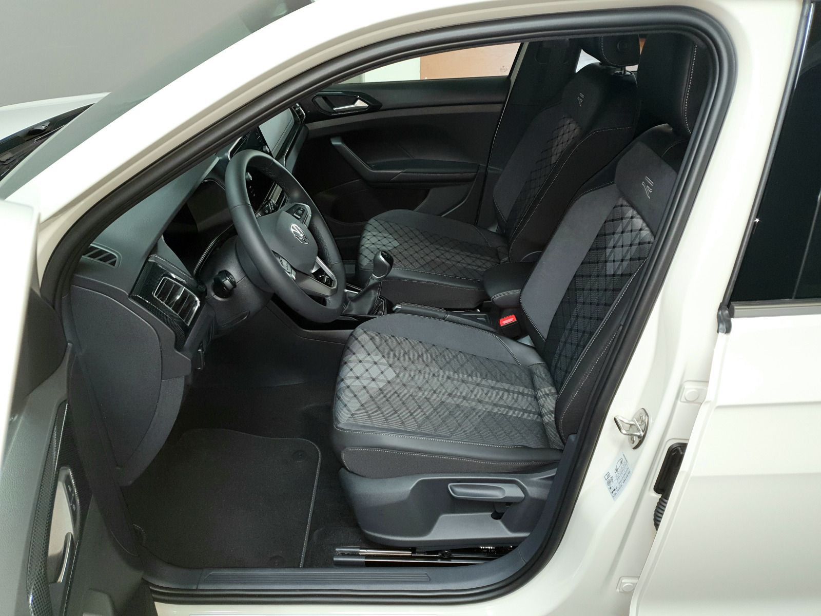 Volkswagen T-Cross - Bild 8